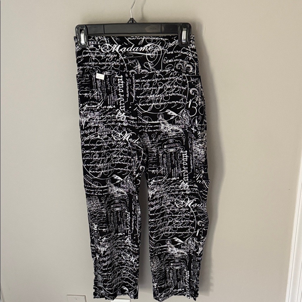 Breezes Black and White Graphic Capri Pants